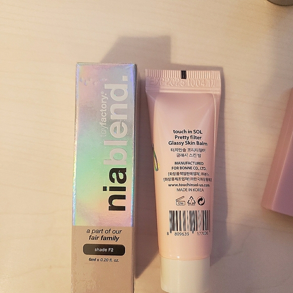 Makeup Bundle - Picture 4 of 6